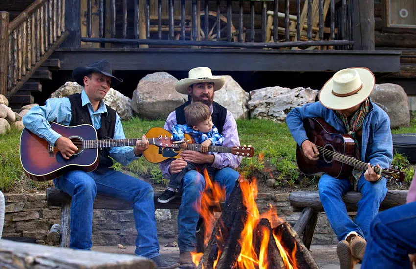 cowboys aroudn the campfire